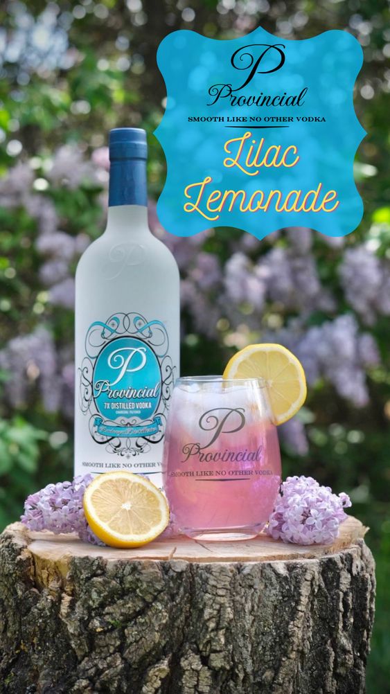 Beverage served with lemon 